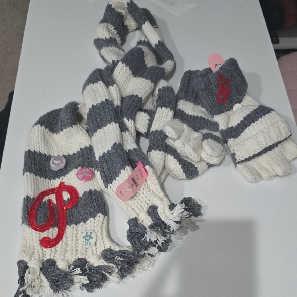 2007 VS PINK Rare HTF Scarf And Gloves With Collector Pins NWT